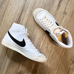 Nike Blazer Mid ‘77 Vintage Sneakers Mens Size 9 White Black Hi Top BQ6806-100